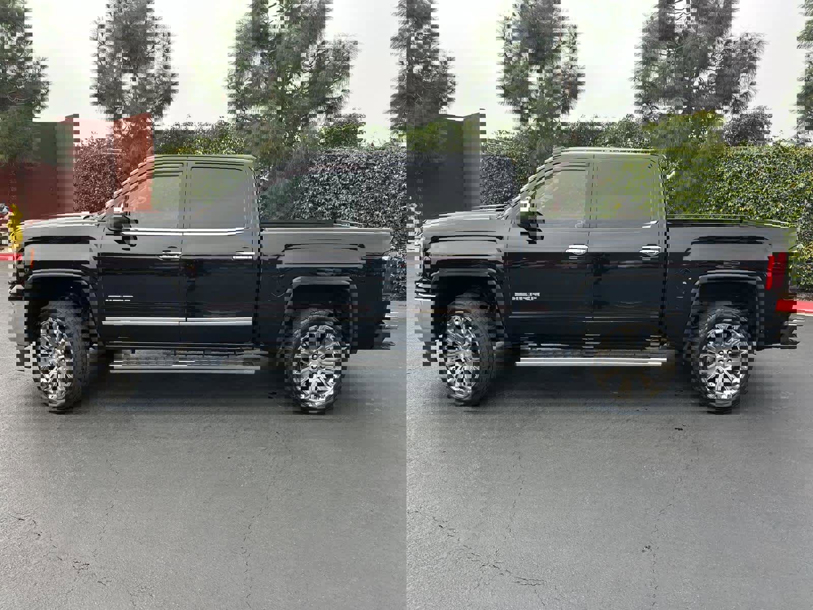 Used 2017 GMC Sierra 1500 SLT image 3