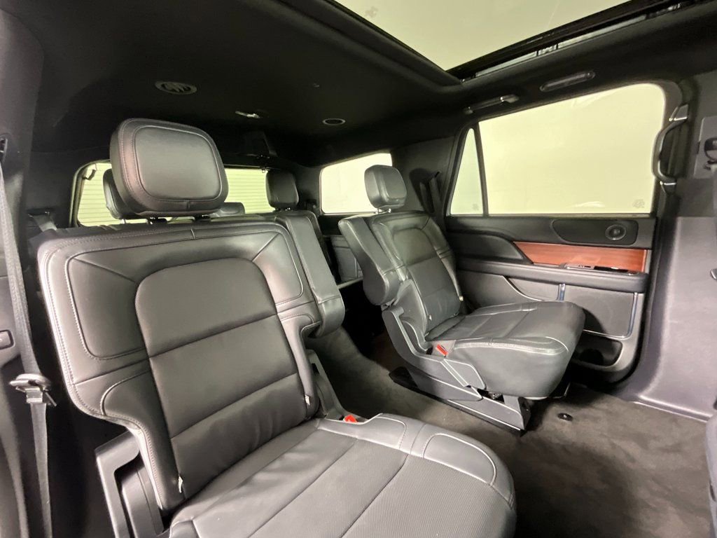 Used 2024 Lincoln Navigator Premiere image 21