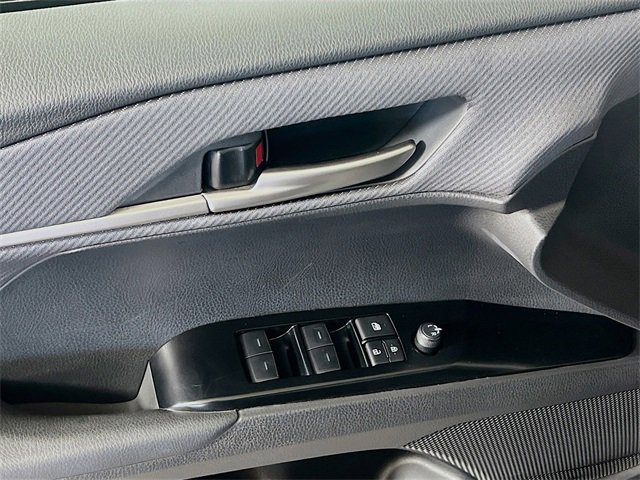 Used 2025 Toyota Camry SE image 11