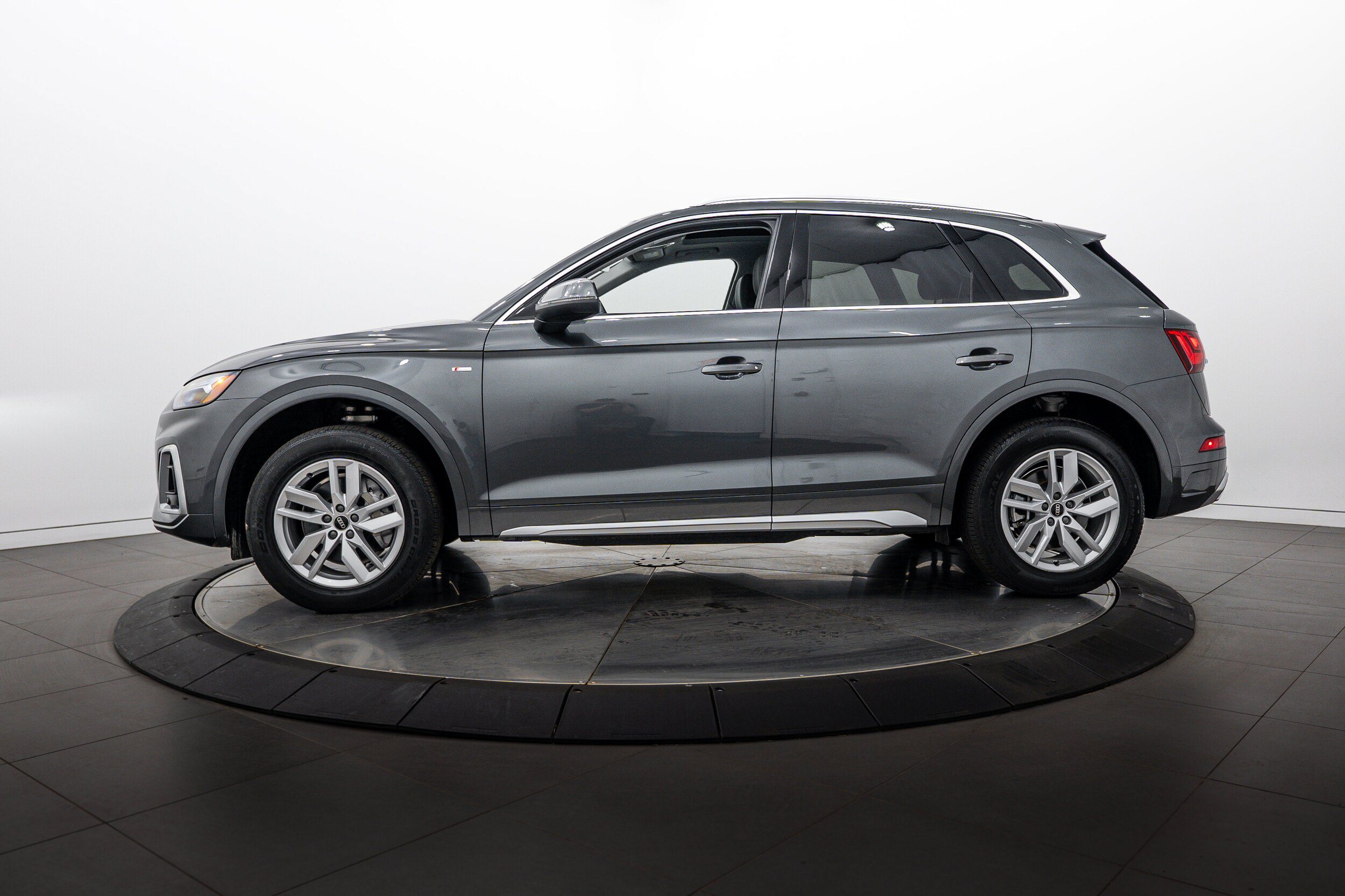 Certified 2023 Audi Q5 2.0T Premium w/ Convenience Package AWD/4WD image 6