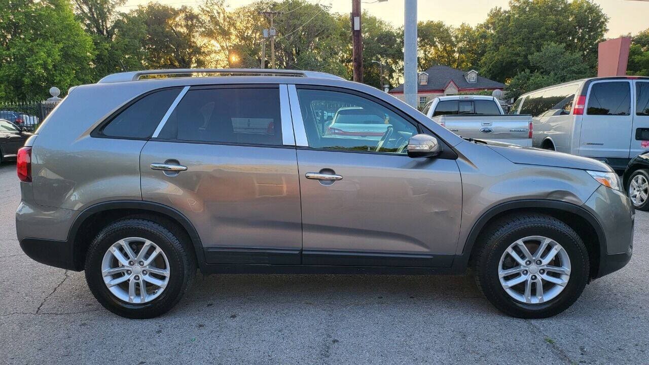 Used 2014 Kia Sorento LX w/ Touring Package (LX) FWD image 9