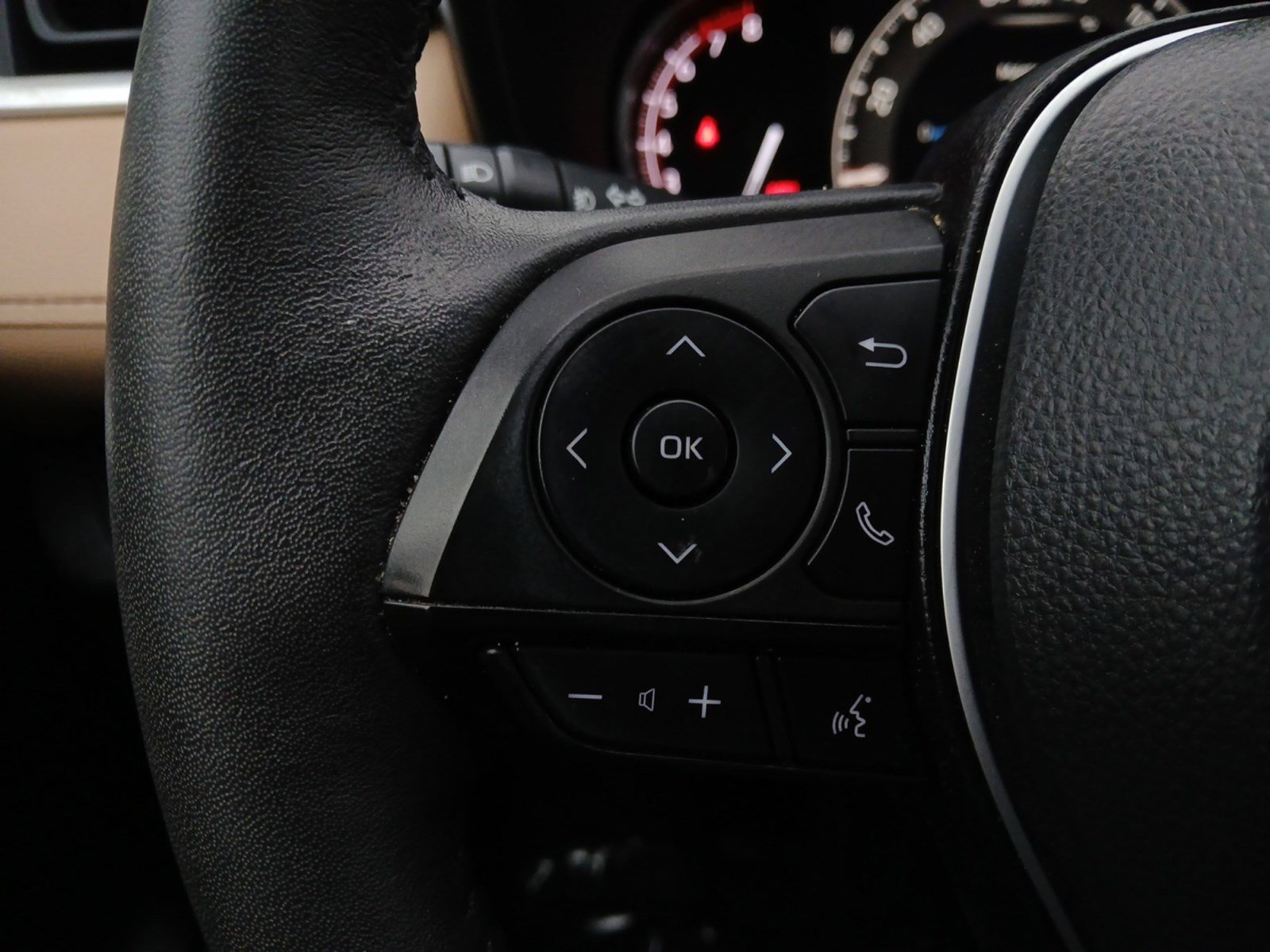 Used 2023 Toyota RAV4 XLE Premium image 17