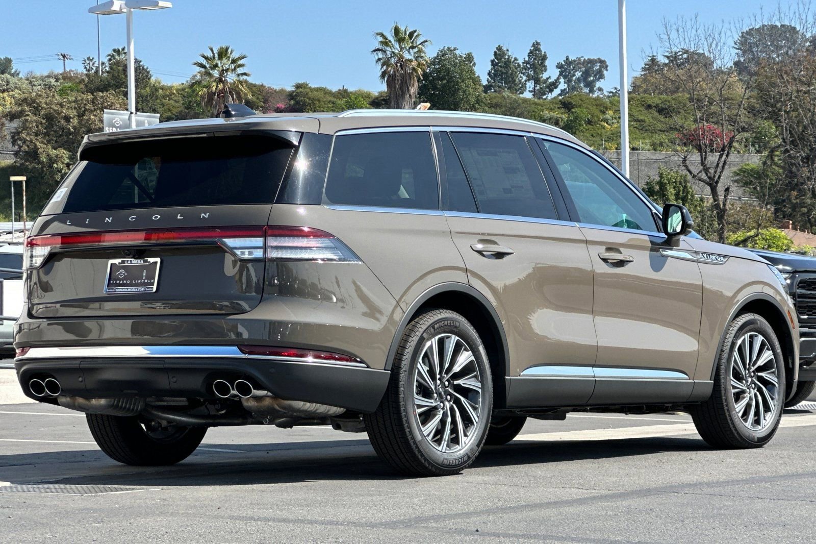 New 2026 Lincoln Aviator 2WD image 3