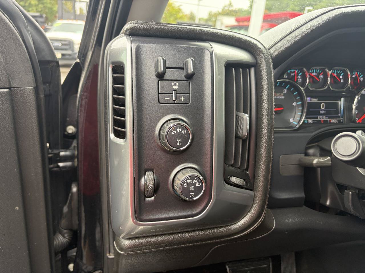 Used 2017 Chevrolet Silverado 2500 LTZ w/ Midnight Edition AWD/4WD image 23