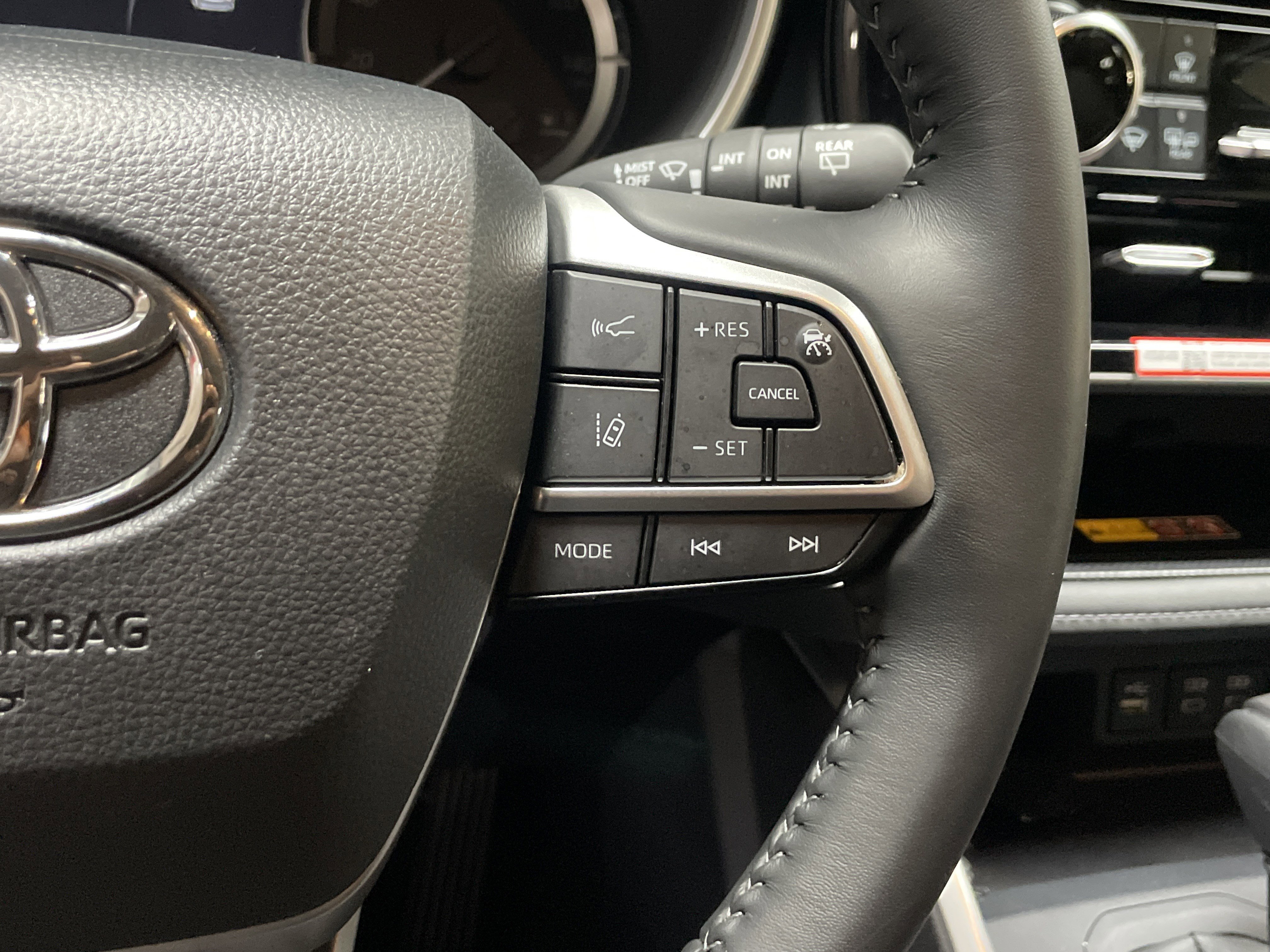 Used 2026 Toyota Highlander XLE image 20