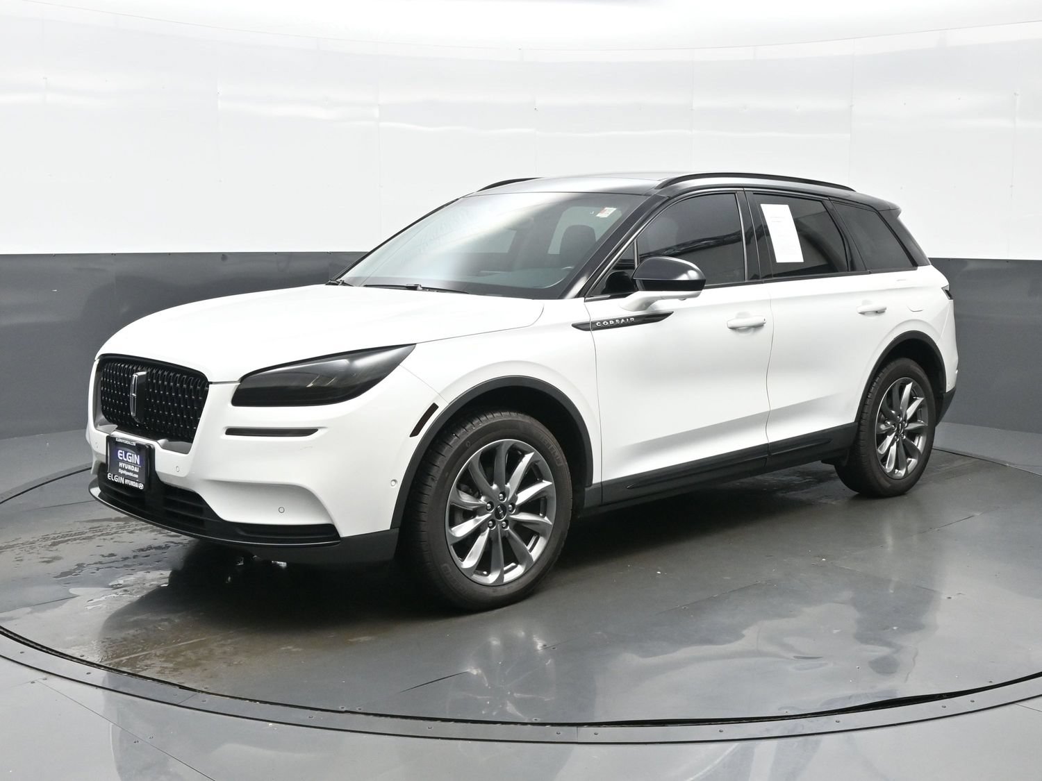 Used 2022 Lincoln Corsair AWD w/ Premium Package image 2
