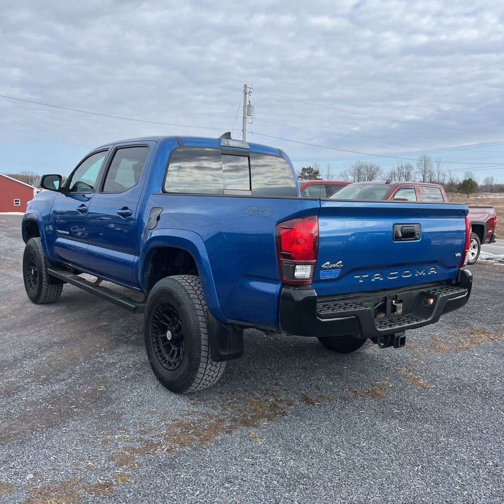 Used 2018 Toyota Tacoma SR5 image 4