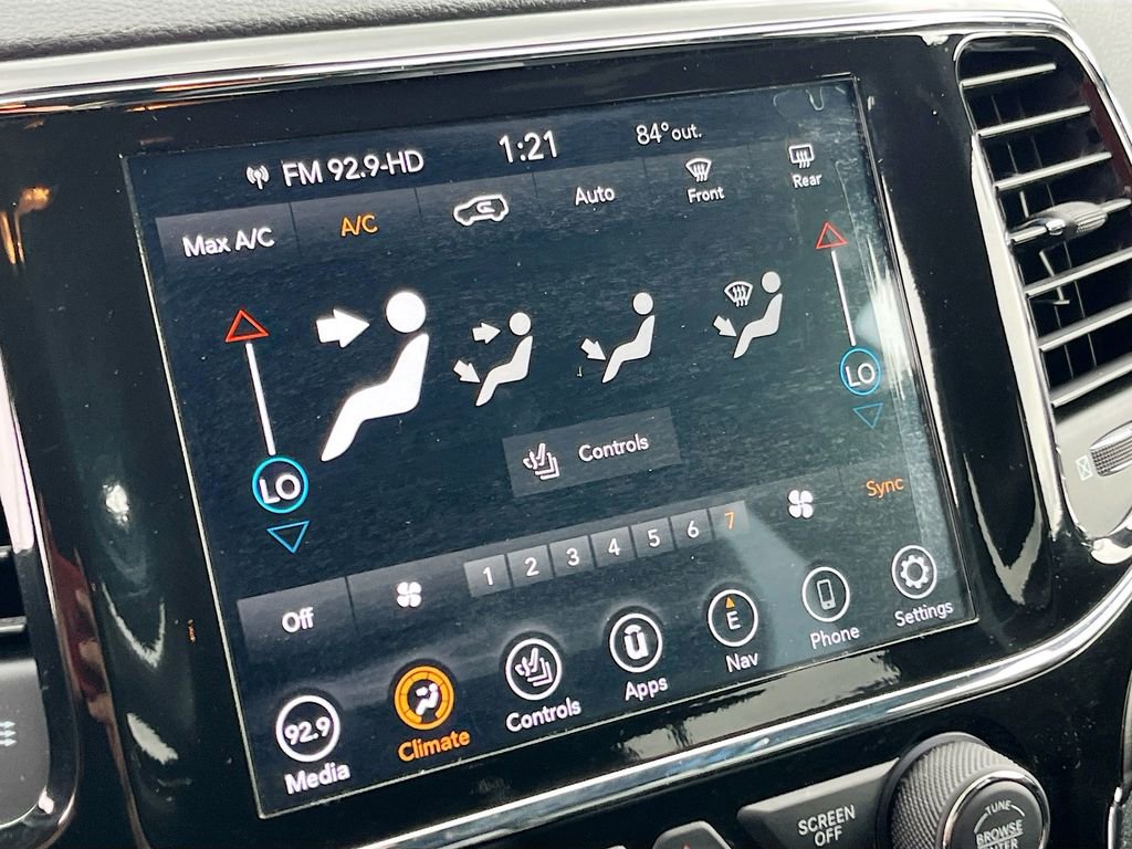 Used 2022 Jeep Grand Cherokee Laredo X RWD image 16