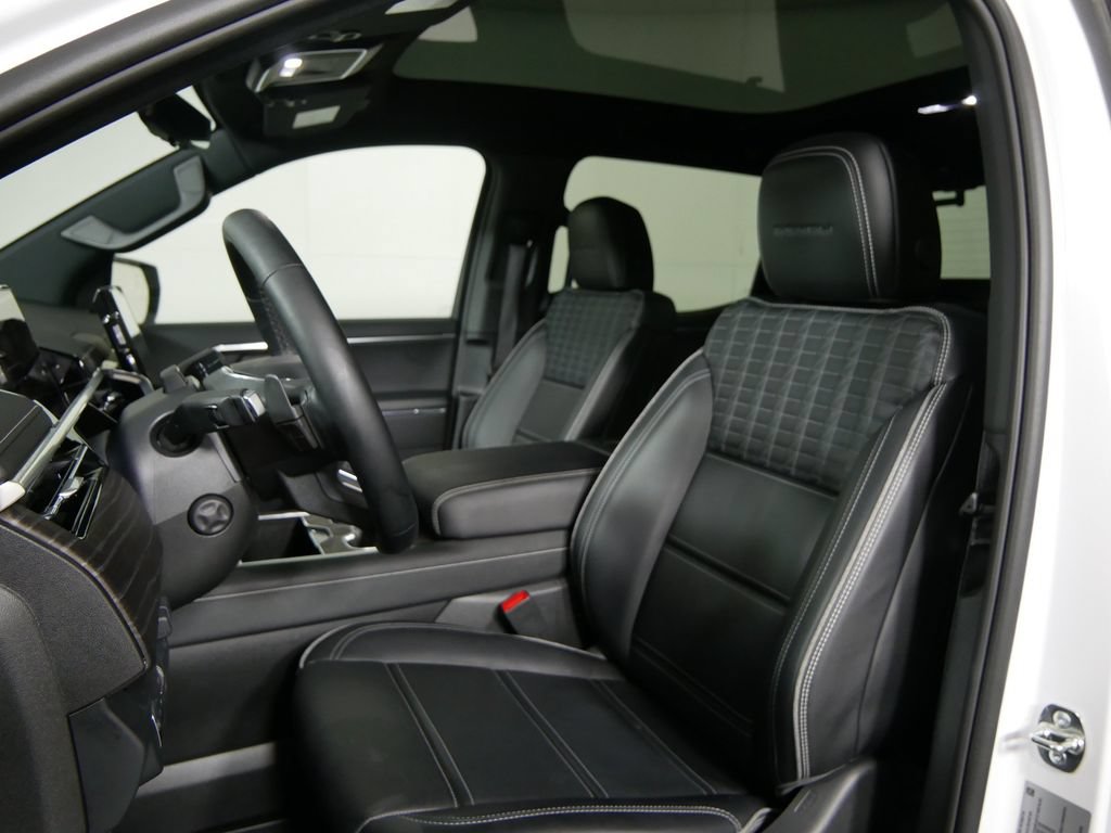Used 2025 GMC Sierra EV Denali AWD/4WD image 11