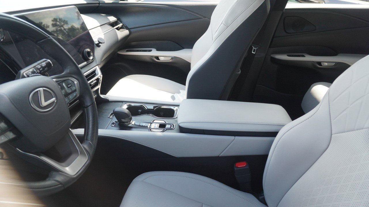 Used 2025 Lexus RX 350 Premium Plus w/ Accessory Package (Z1) image 9