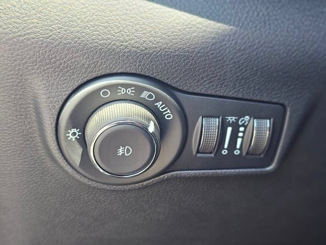New 2026 Jeep Compass Latitude AWD/4WD image 18