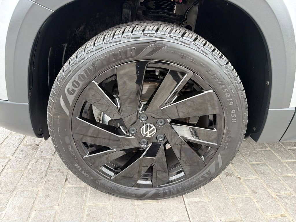 Certified 2024 Volkswagen Taos SEL image 29