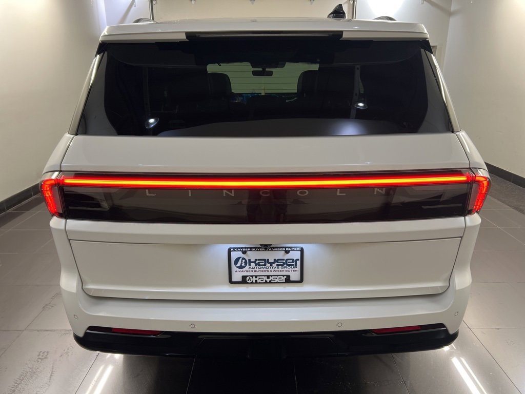 New 2026 Lincoln Navigator Reserve image 5