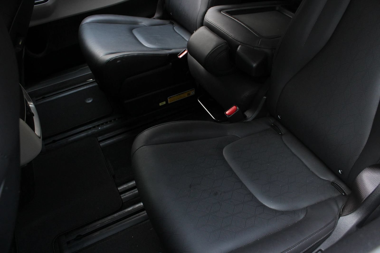 Used 2024 Kia Carnival LX FWD image 19