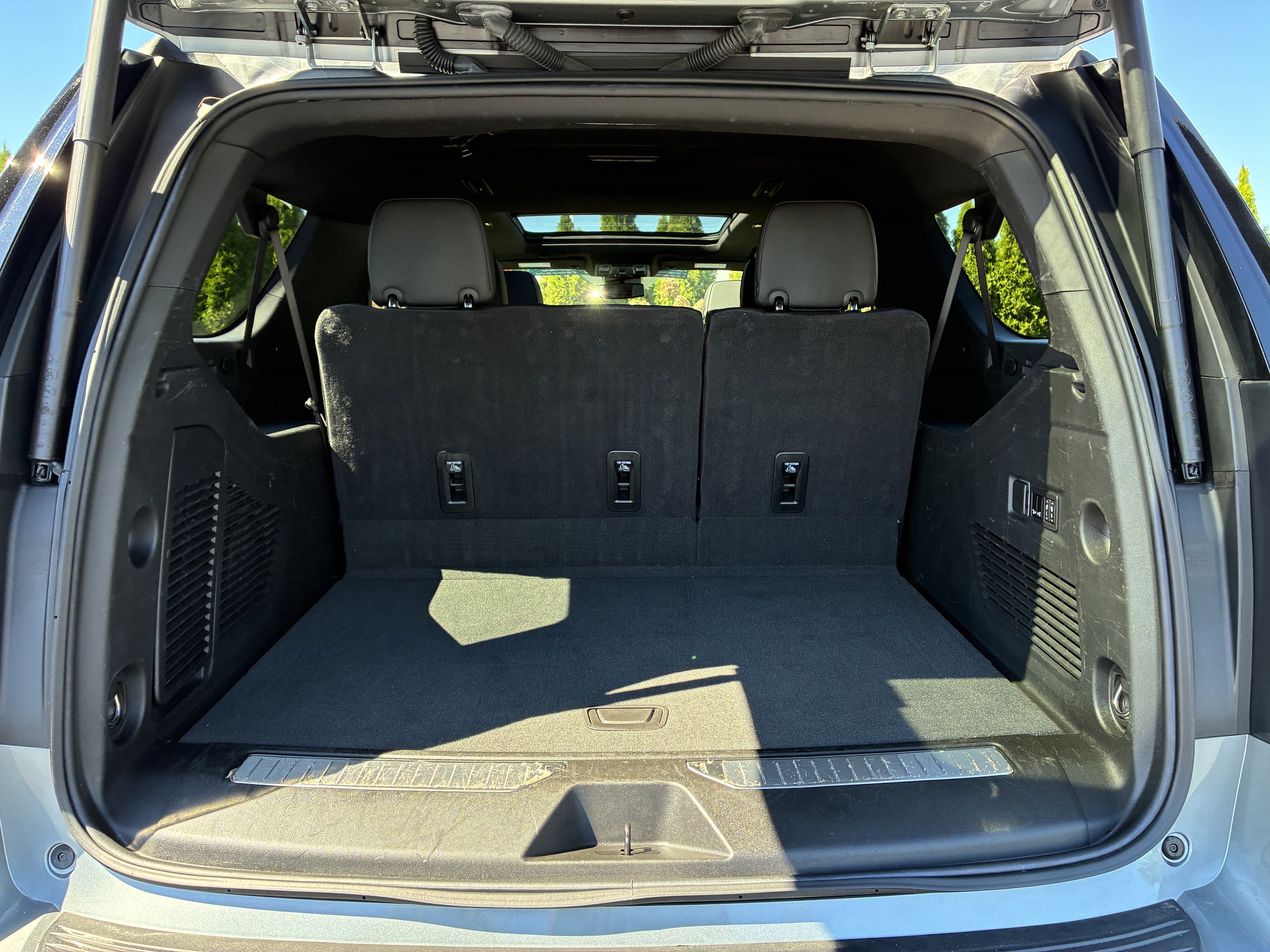 Used 2024 Chevrolet Suburban RST w/ Luxury Package RWD image 12