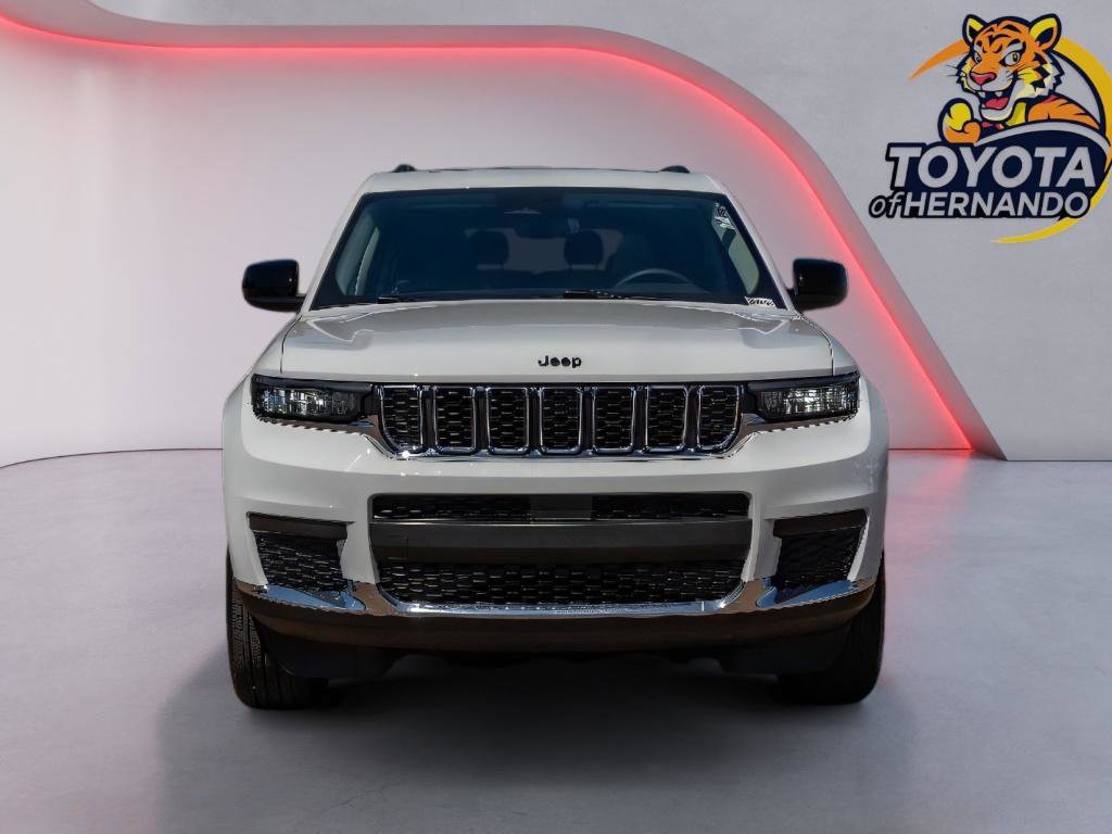 Used 2024 Jeep Grand Cherokee L Laredo image 2