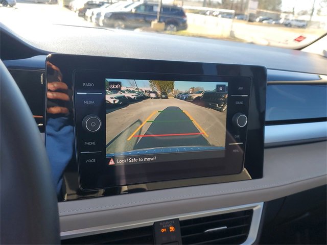 Used 2025 Volkswagen Taos SE image 23