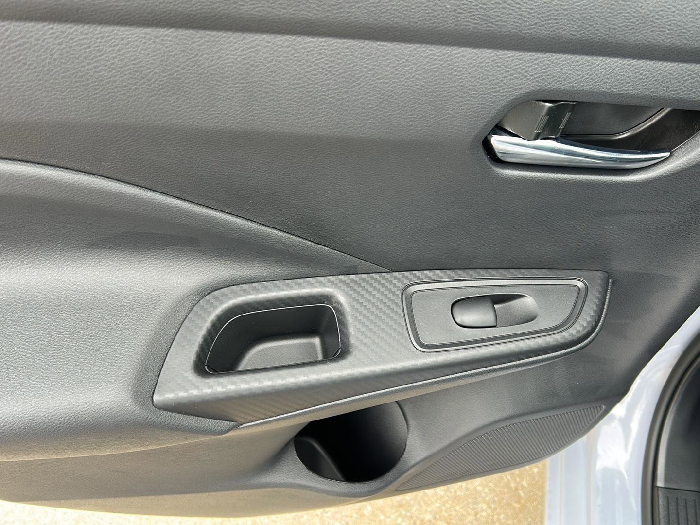 New 2025 Nissan Versa SV w/ Trunk Package FWD image 27