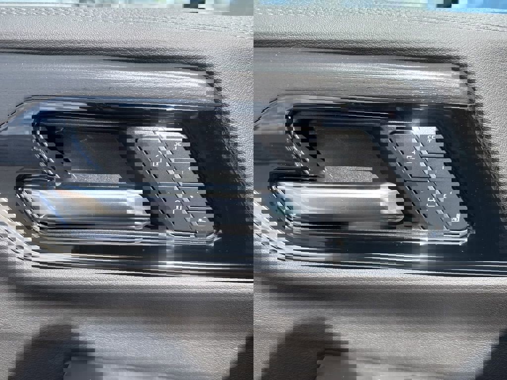 New 2026 GMC Yukon Denali w/ Denali Reserve Package AWD/4WD image 24