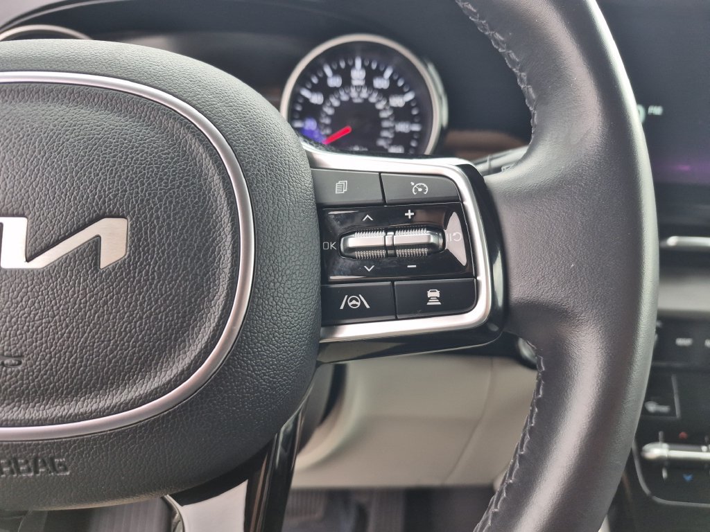 Certified 2024 Kia Carnival EX FWD image 20