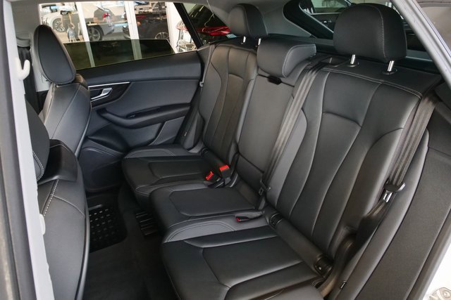 Used 2023 Audi Q8 Premium image 14