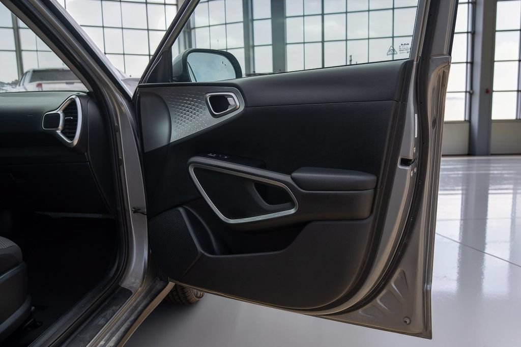 Used 2023 Kia Soul LX w/ LX Technology Package FWD image 26