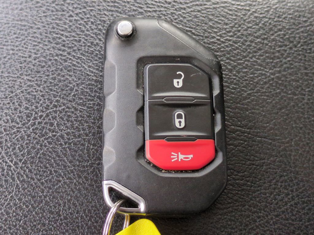 Used 2024 Jeep Wrangler Unlimited Rubicon AWD/4WD image 32
