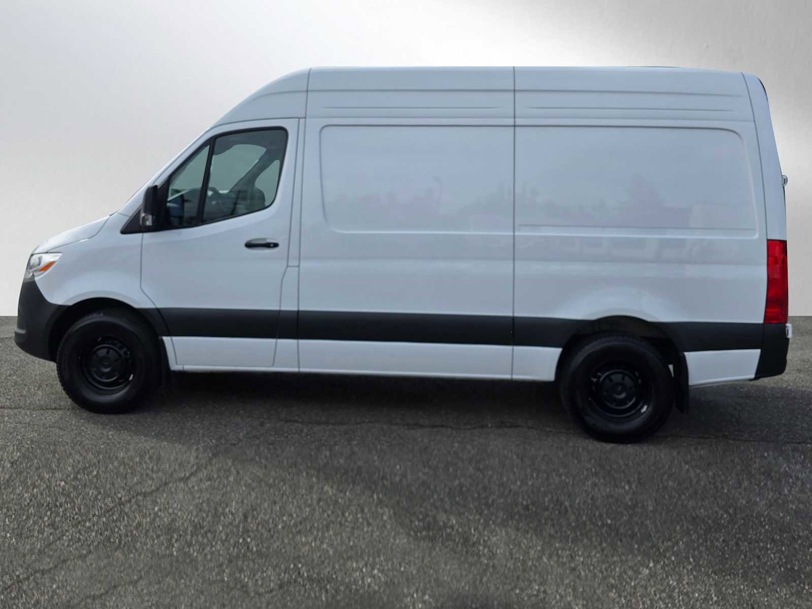 Used 2024 Mercedes-Benz Sprinter 2500 image 4