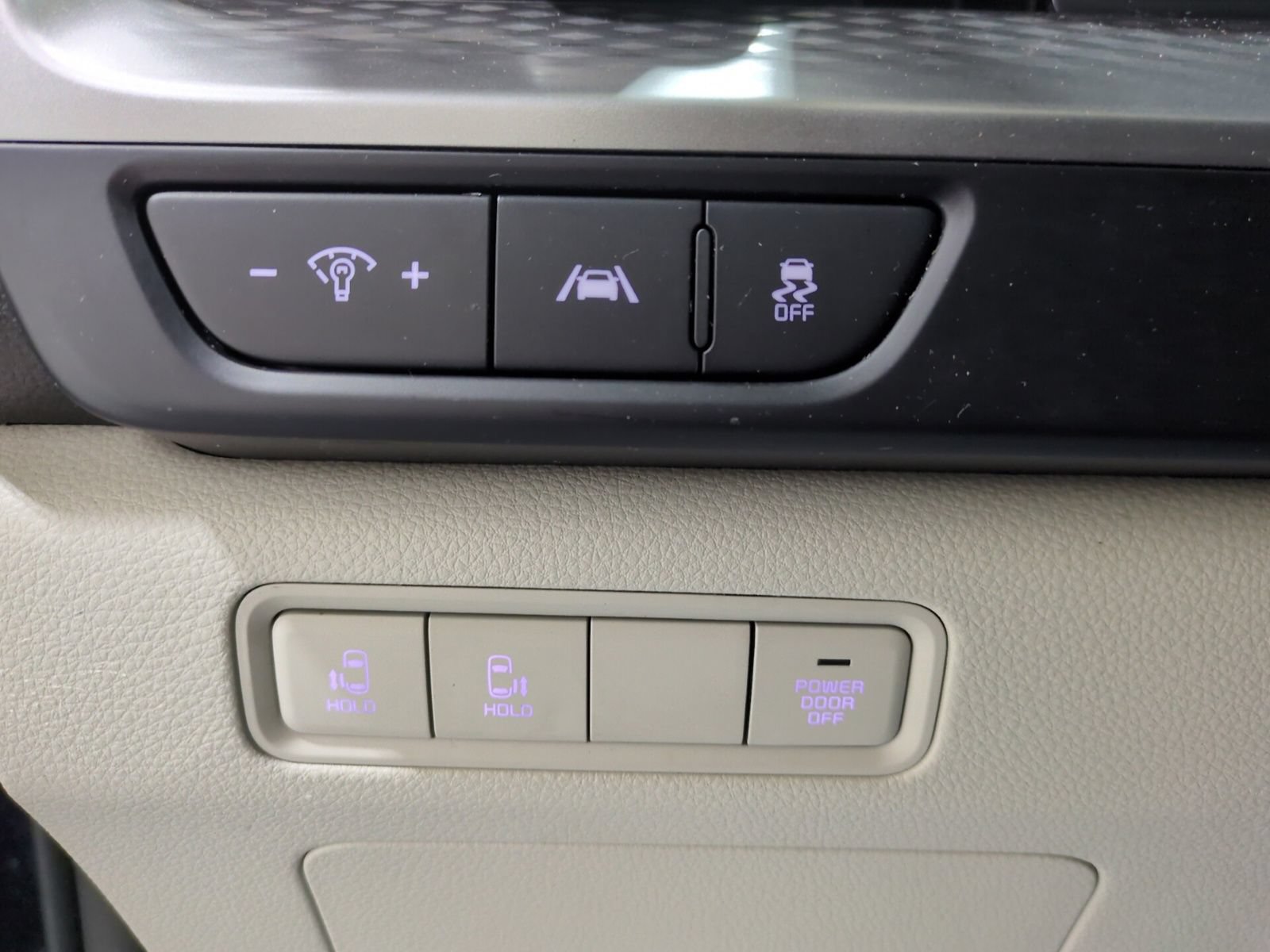 Certified 2024 Kia Carnival LX FWD image 19