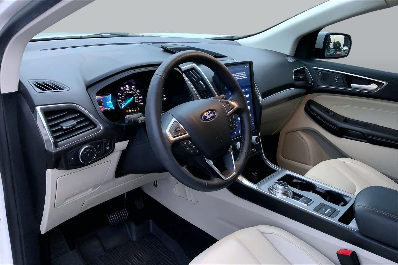 Used 2022 Ford Edge Titanium AWD/4WD image 17