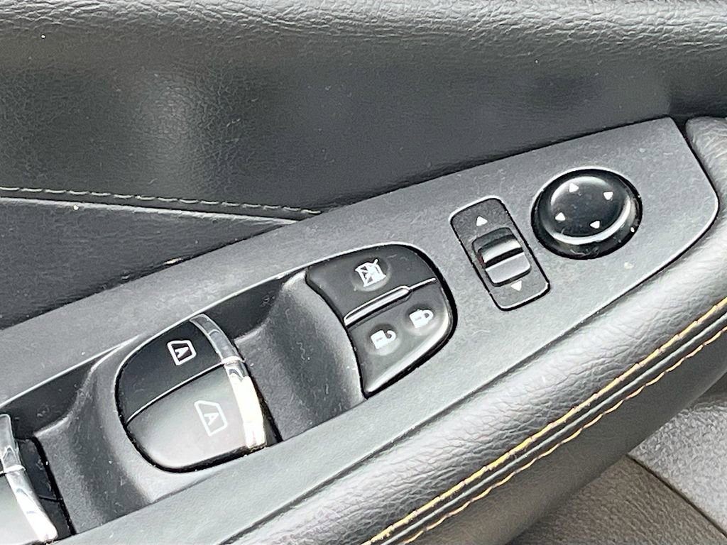 Used 2021 Nissan Maxima SR w/ Sport Mat Group FWD image 18