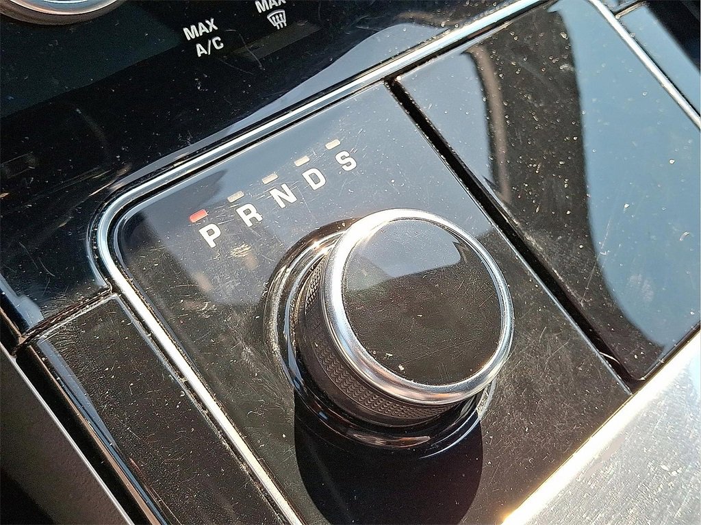 Used 2019 Land Rover Range Rover Velar R-Dynamic HSE image 16