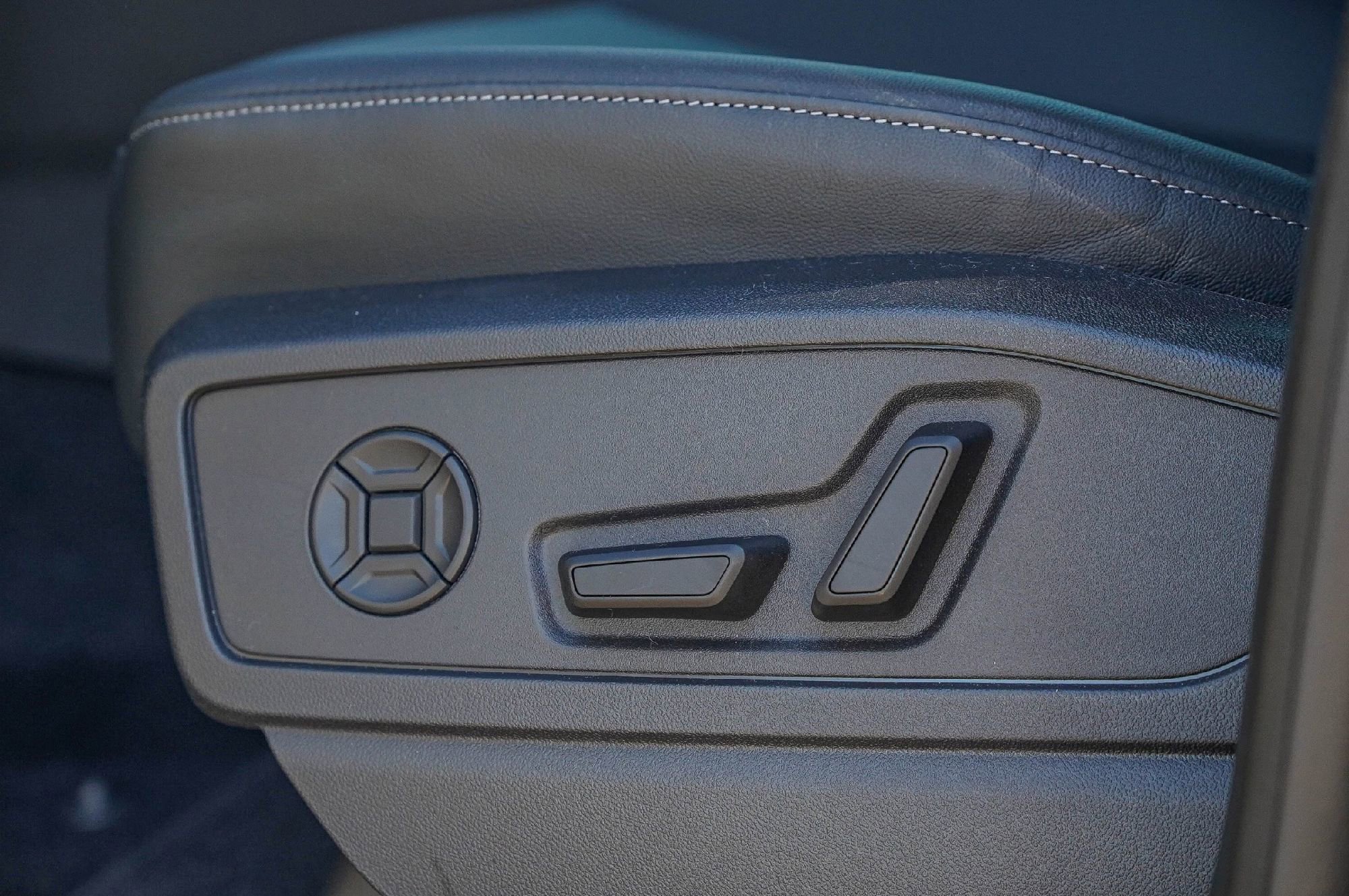 New 2025 Audi Q5 Premium image 17