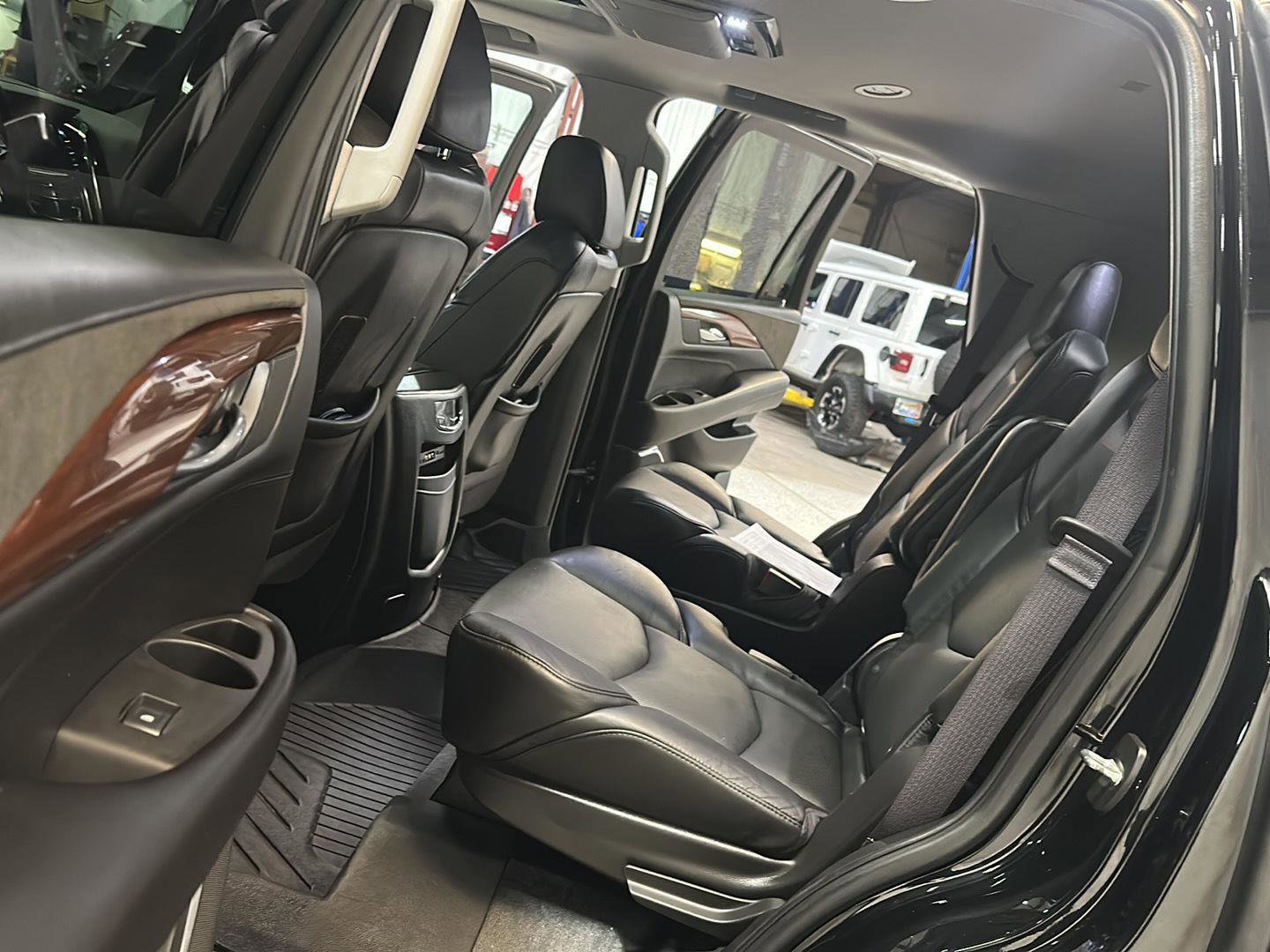 Used 2016 Cadillac Escalade Premium AWD/4WD image 32