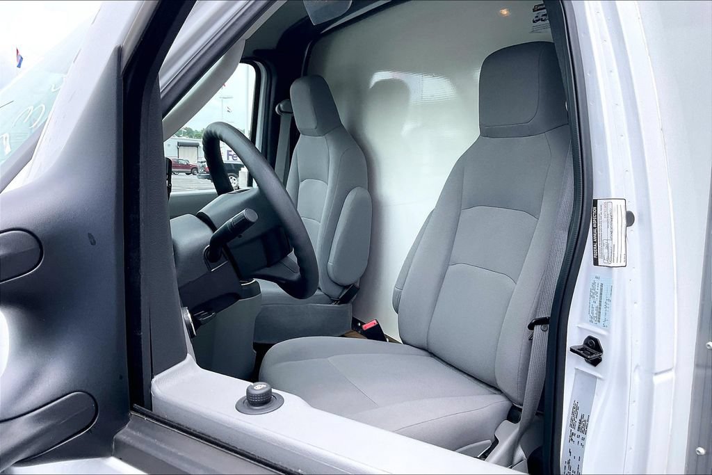 New 2024 Ford E-450 and Econoline 450 Super Duty w/ Driver's Safety Package RWD image 9