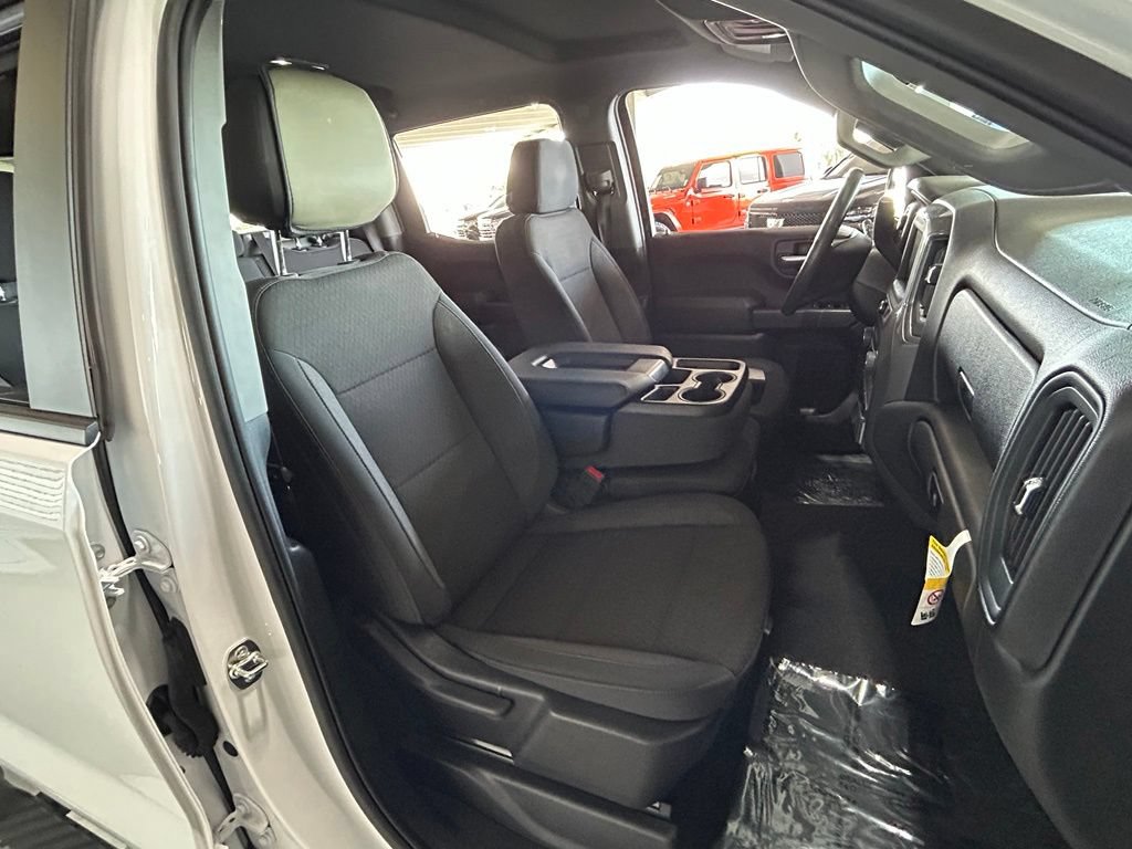 Used 2025 Chevrolet Silverado 1500 Custom w/ Turbomax Blackout Package AWD/4WD image 16
