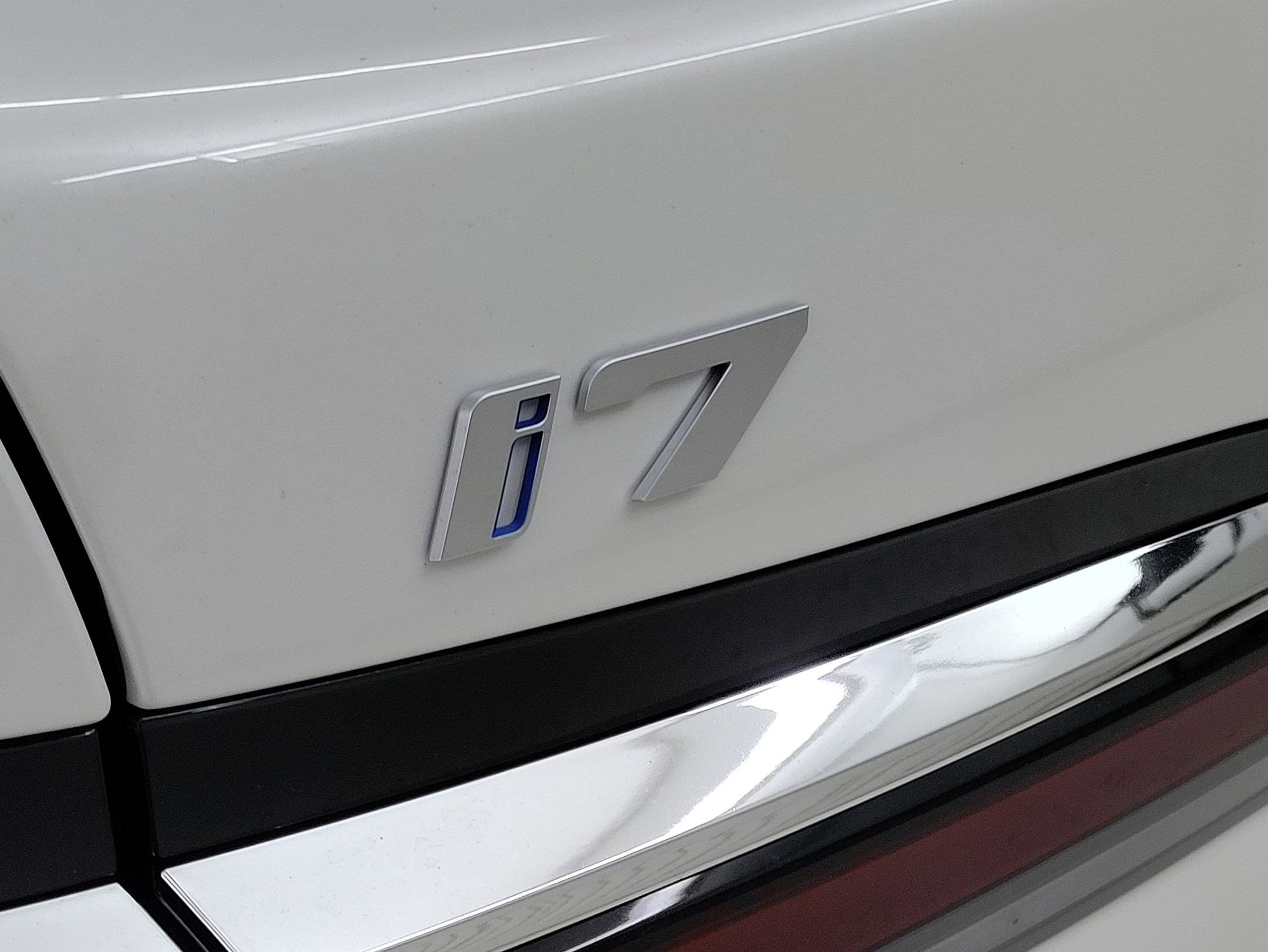 Used 2025 BMW i7 xDrive60 image 10