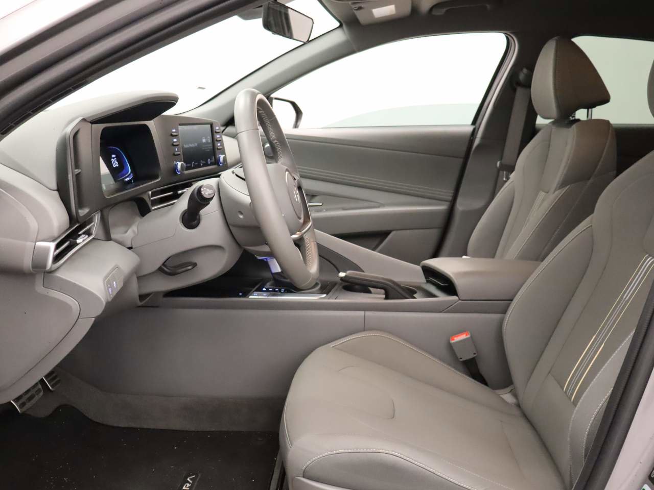 Used 2025 Hyundai Elantra Sport image 16