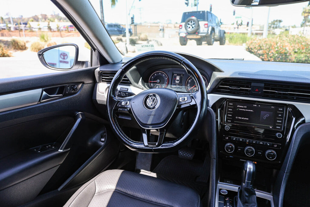 Used 2020 Volkswagen Passat 2.0T SE image 4