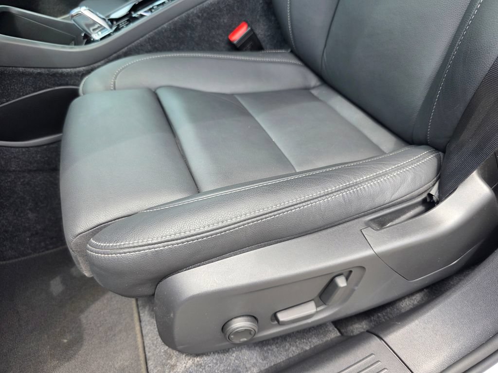 Used 2026 Volvo XC40 B5 Plus AWD/4WD image 12