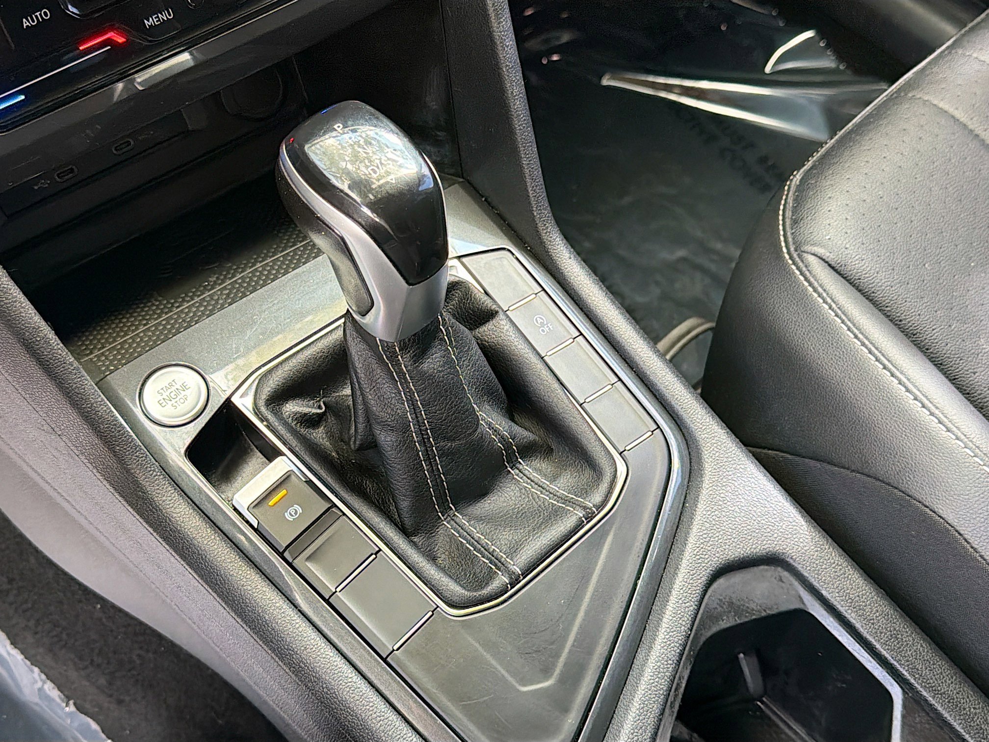 Used 2022 Volkswagen Tiguan SE image 28