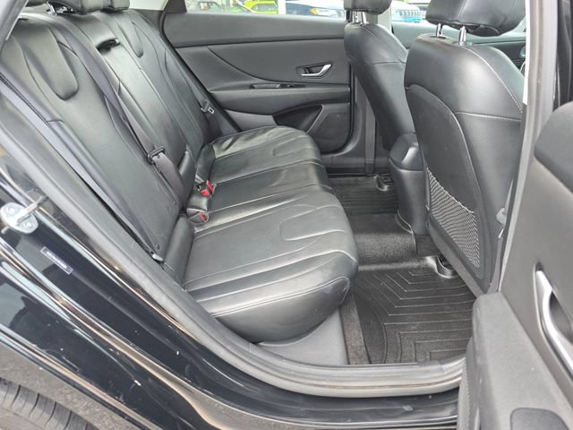 Used 2023 Hyundai Elantra Limited w/ Preferred Accessory Package FWD image 40