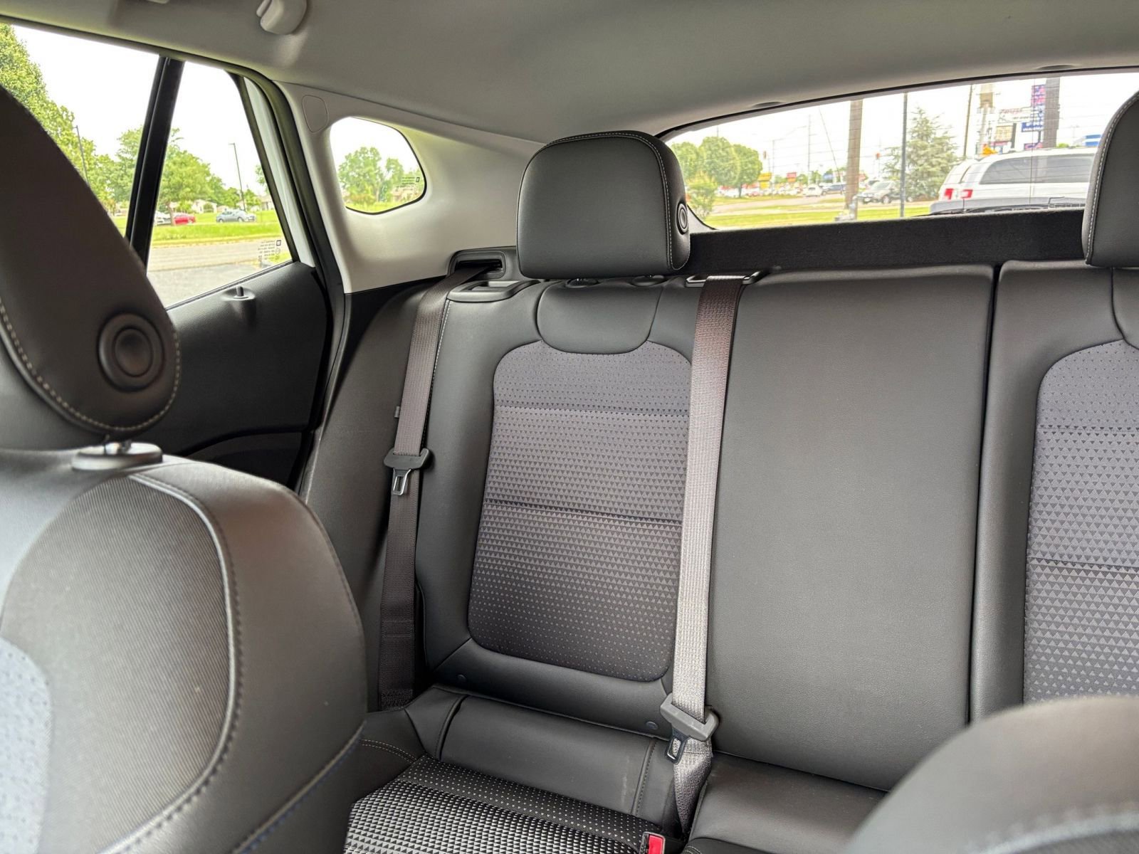 Used 2025 Chevrolet Trax LT w/ LT Convenience Package FWD image 38