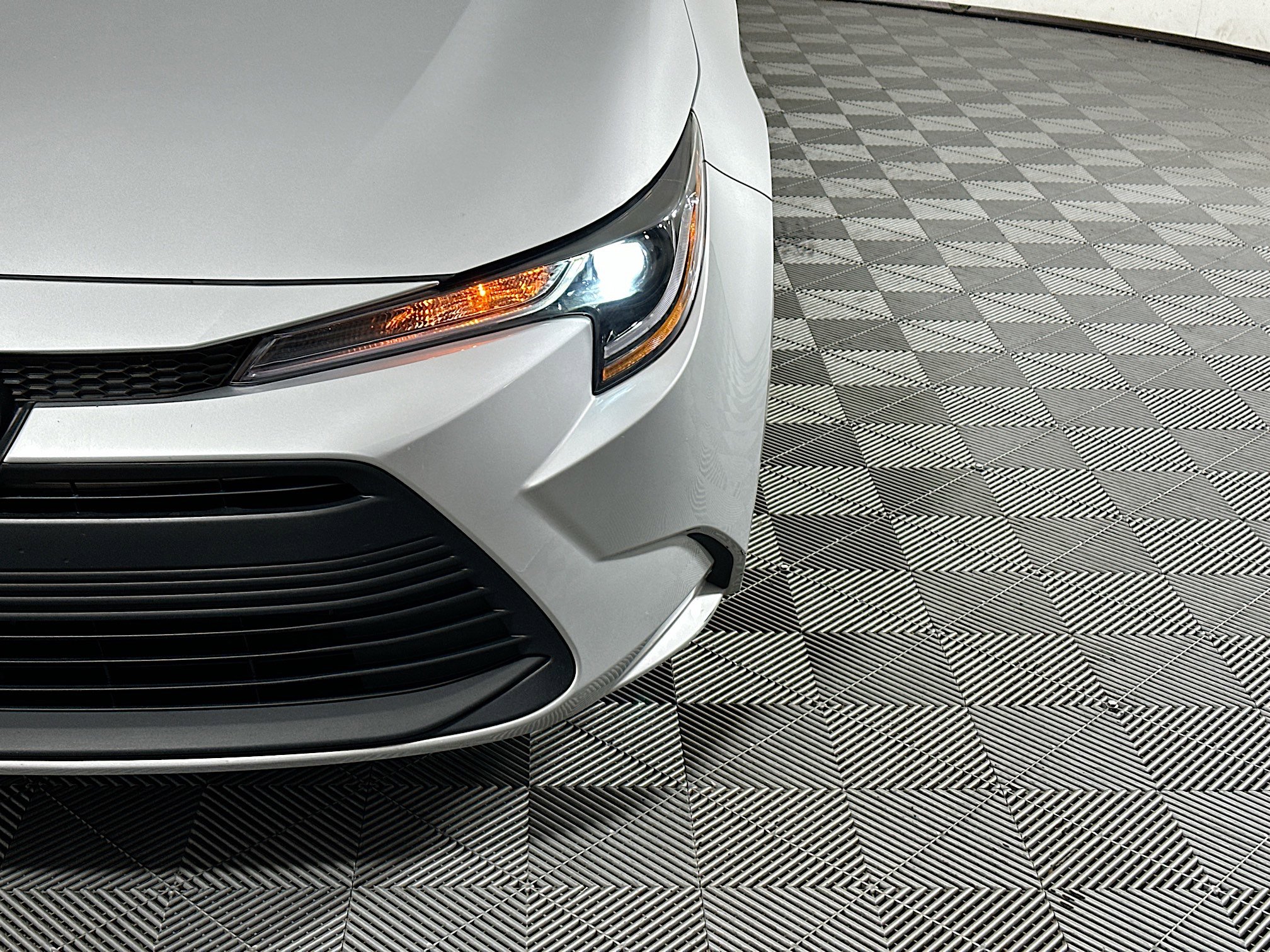 Certified 2025 Toyota Corolla LE FWD image 9