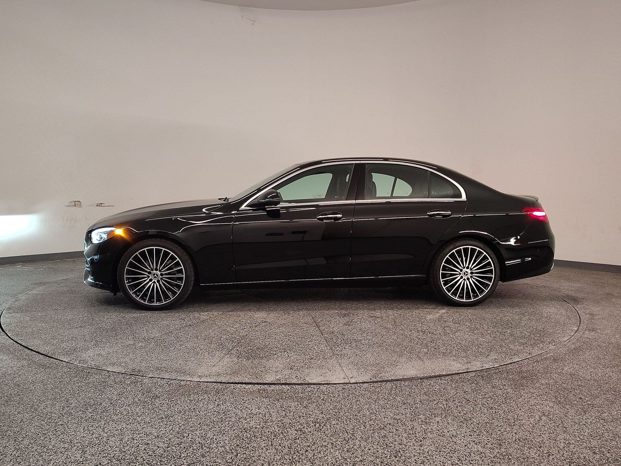 Used 2026 Mercedes-Benz C 300 Sedan image 2