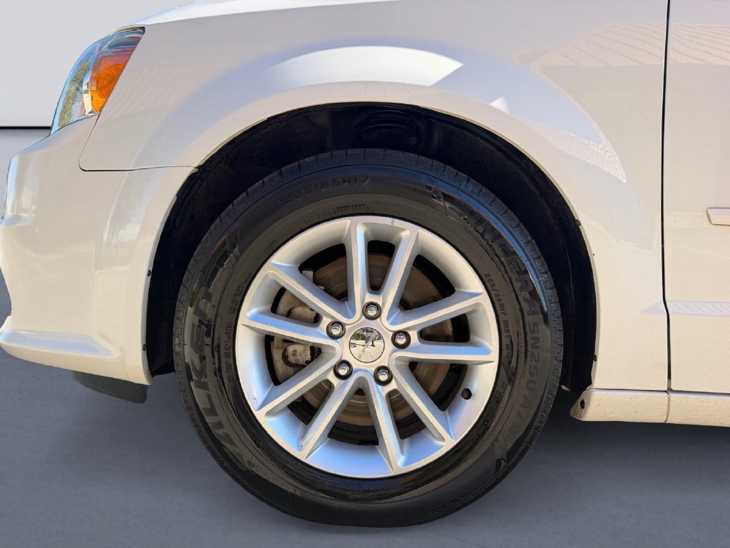 Used 2013 Dodge Grand Caravan SXT w/ Rear Park Assist Pkg FWD image 9