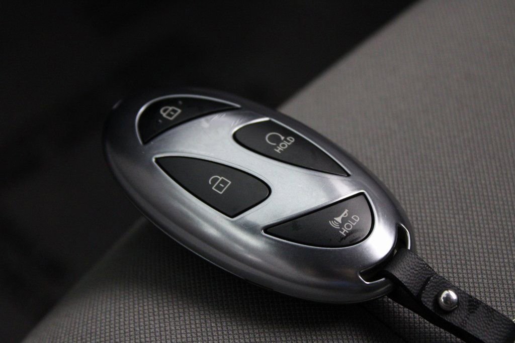 Certified 2025 Hyundai Elantra Sport image 27