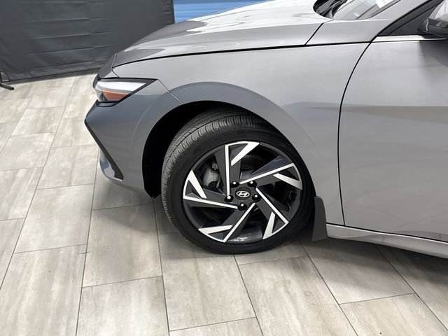 Used 2024 Hyundai Elantra Limited image 34