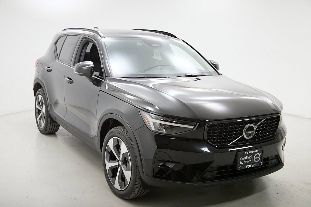 Certified 2024 Volvo XC40 B5 Plus w/ Climate Package image 4