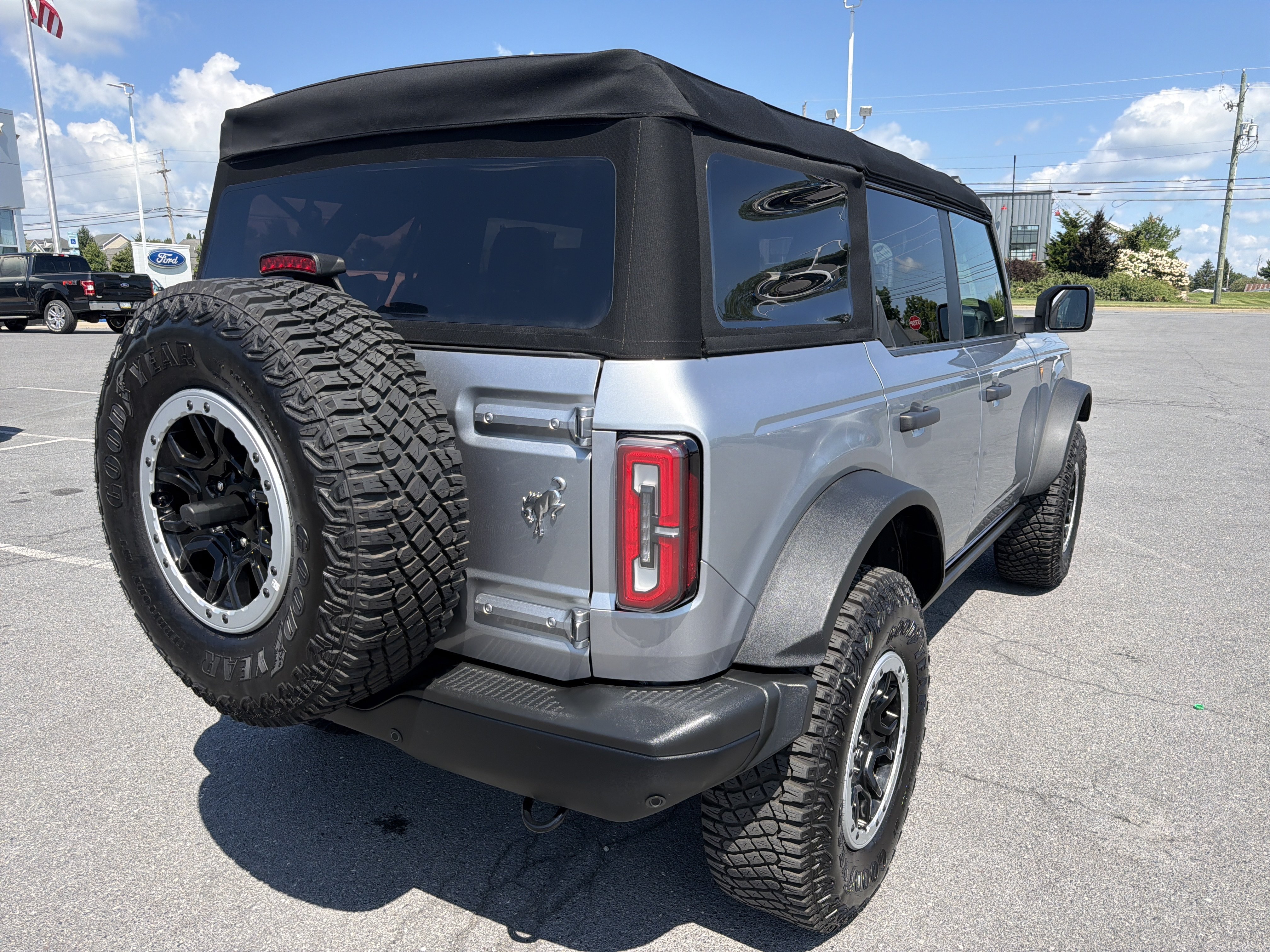 Used 2024 Ford Bronco Badlands AWD/4WD image 3